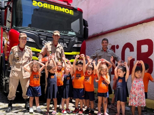 Corpo de Bombeiros recebe visita de escola em grupamento no Humaitá