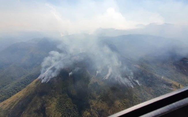 Bombeiros combatem há dois dias incêndio em Parque Nacional do Rio de Janeiro – IG (Último Segundo)