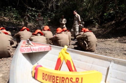 Comandante-geral do Corpo de Bombeiros RJ visita instalações onde acontece Estágio Básico de Busca, Resgate e Sobrevivência