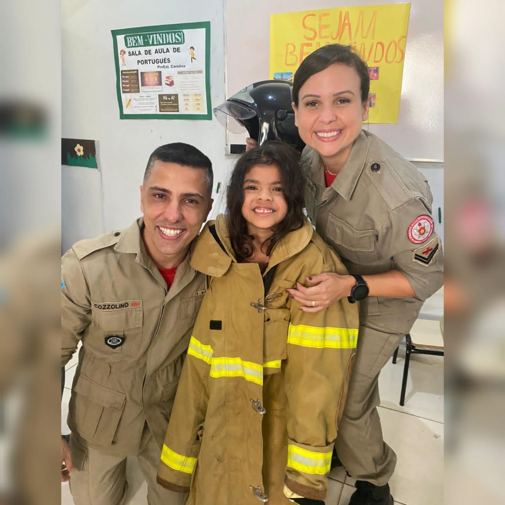 Bombeiros do Rio realizam atividades educativas com crianças de projeto social em Jacarepaguá