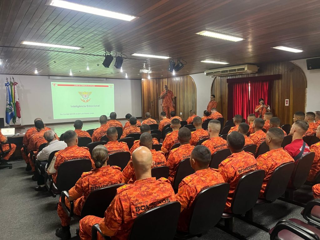 Cadetes do CBMERJ participam de palestras sobre saúde e performance na Academia de Bombeiro Militar Dom Pedro II